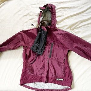 Size Small REÍ Topo Rain jacket